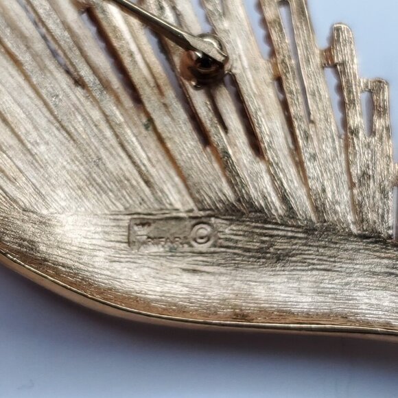 Vintage Trifari Goldtone Brooch Clip Earring Set Wheat Spray Leaf Feather Wing - Picture 3 of 5